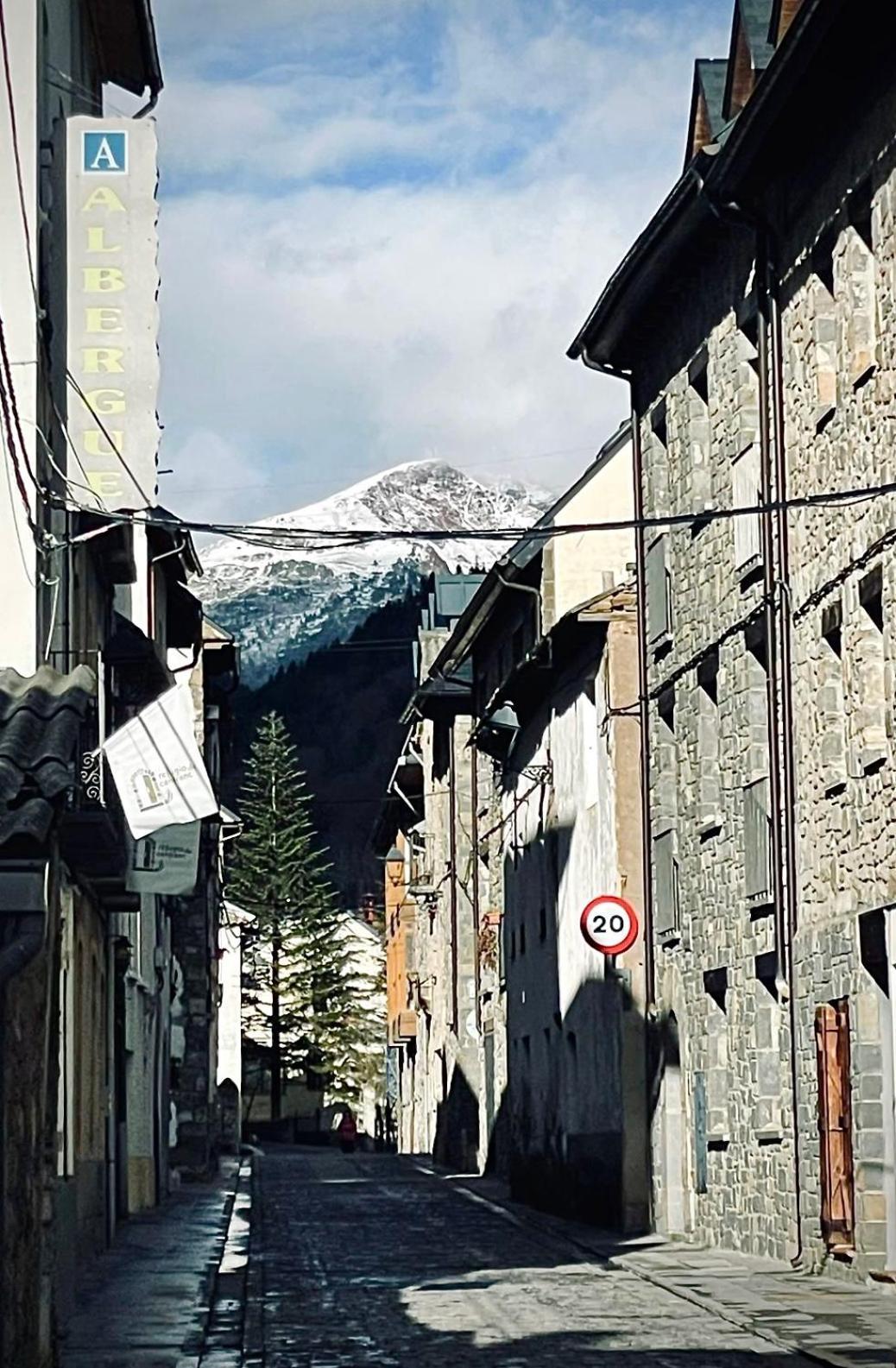 Apartahotel Canfranc Exterior photo